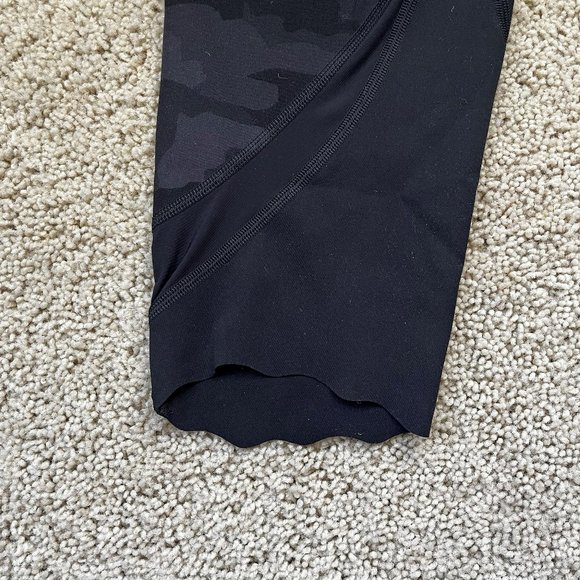 Lululemon Wunder Under Crop Scallop 23" - Picture 3 of 3